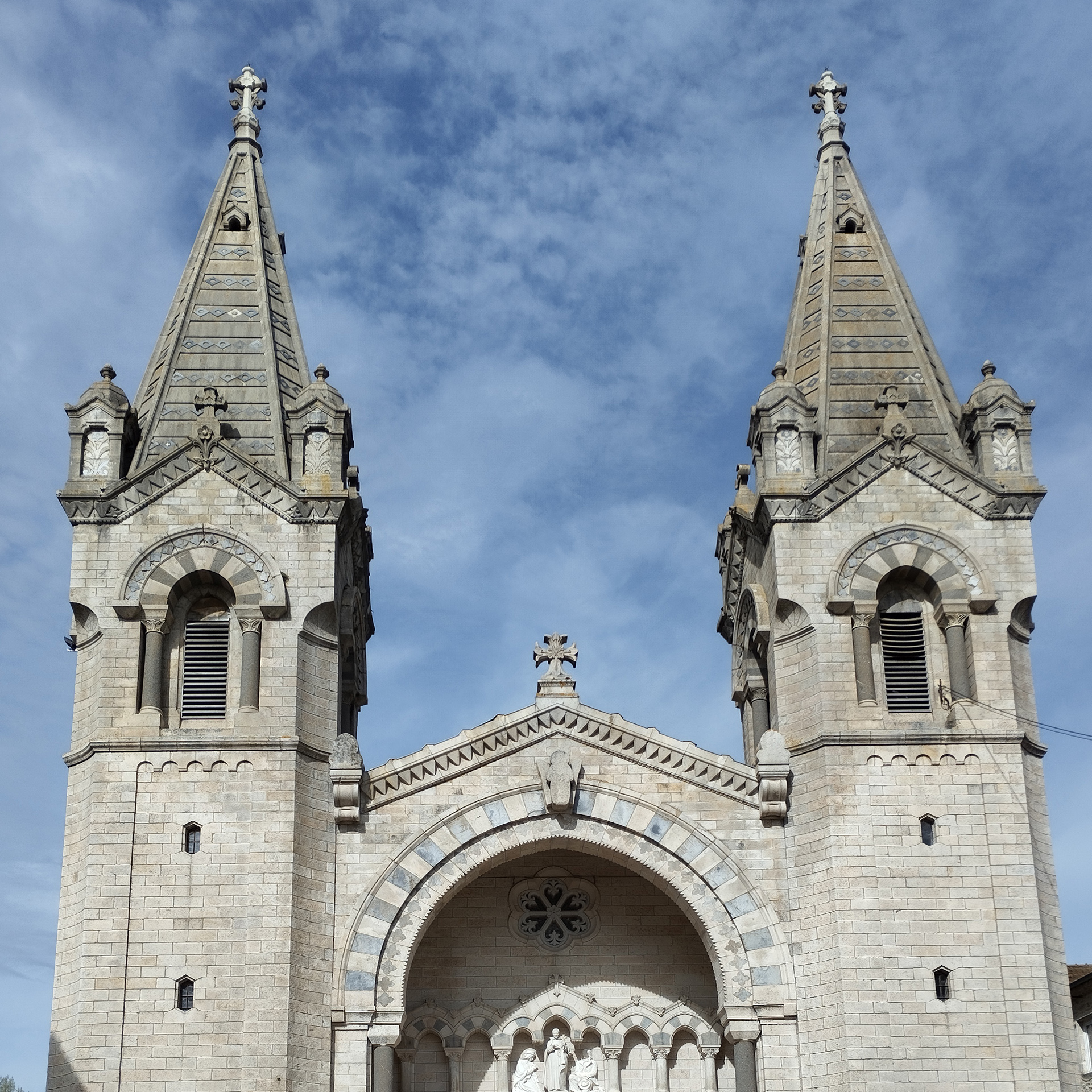 La basilique de Lalouvesc, qui abrite un bourdon de 6 tonnes.