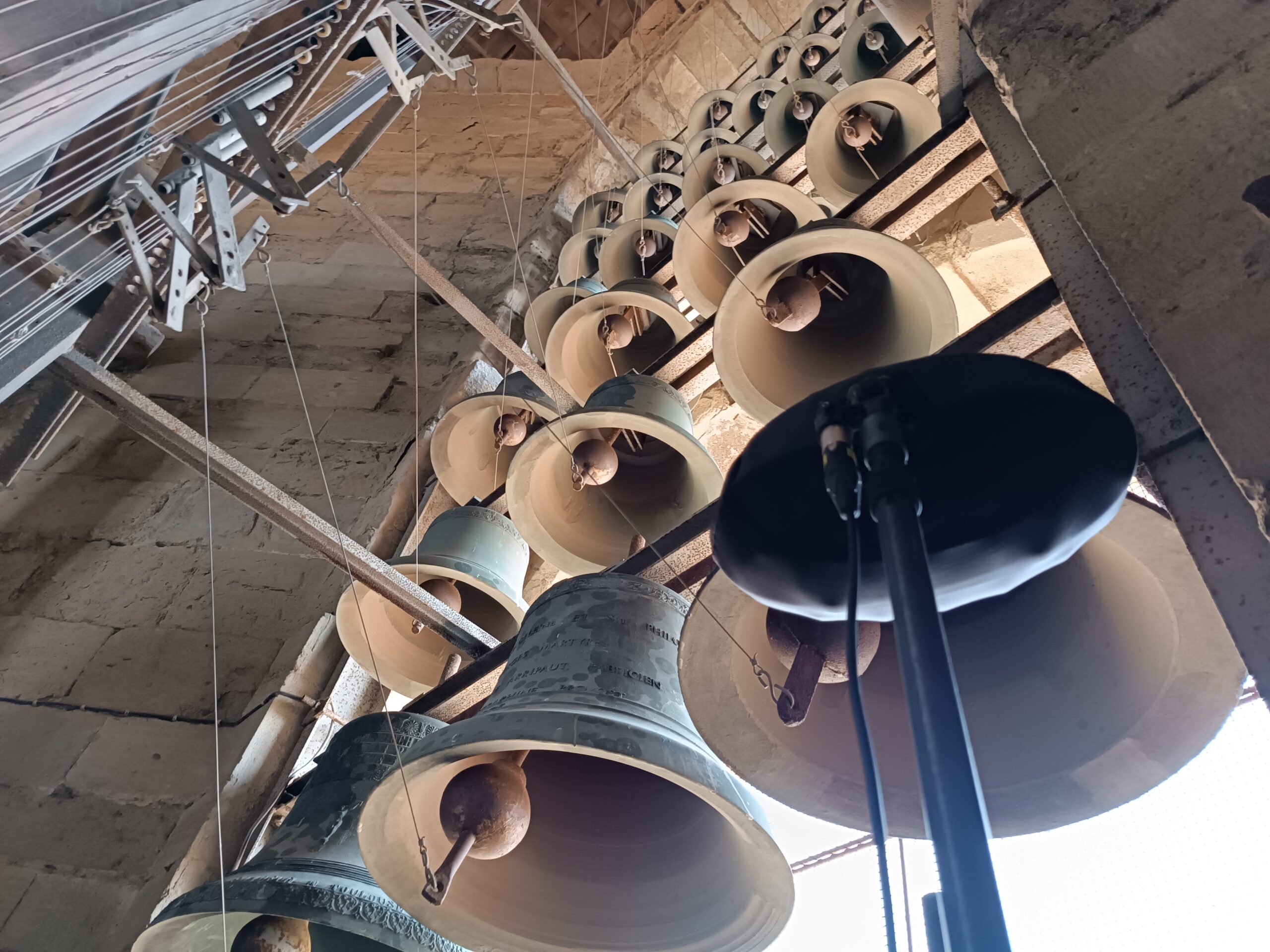 Une partie des cloches du carillon de Carcassonne.